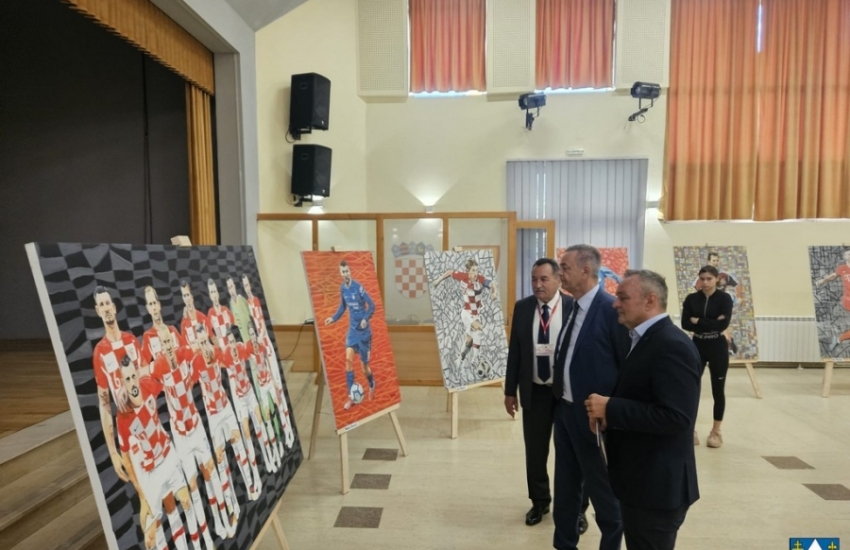 Župan razgledao izložbu umjetničkih djela „Vatreni u Virju“