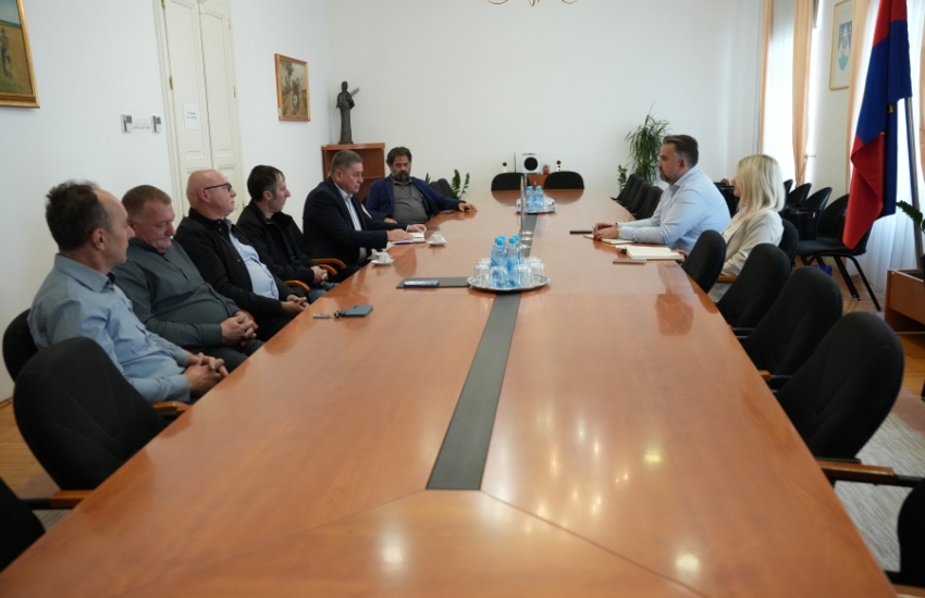 Novo vodstvo Klastera vinara Koprivničko-križevačke županije na sastanku sa županom Golubićem