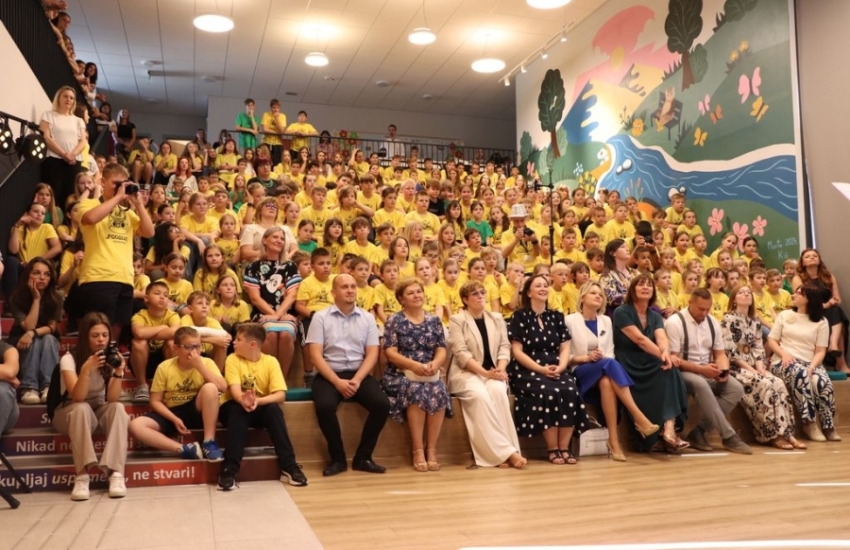 Osnovna škola „Podolice“ svečano proslavila Dan škole i treći rođendan