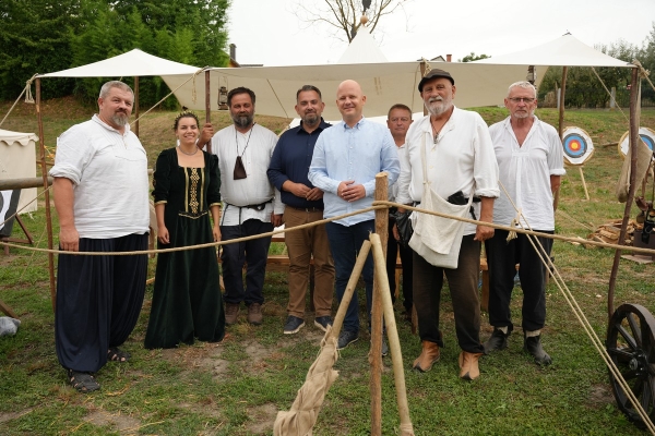 Župan i gradonačelnik Jak&scaron;ić obi&scaron;li izlagače na Renesansnom festivalu