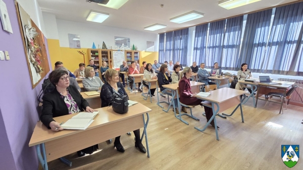 &Scaron;kolska prehrana i županijski projekti glavne teme na sastanku s ravnateljima osnovnih &scaron;kola