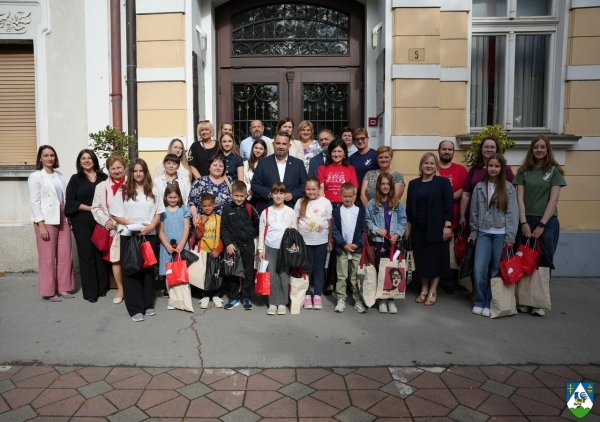 Radovi učenika iz županijskih &scaron;kola krasit će naslovnice besplatnih bilježnica u projektu &bdquo;Naslovnica budućnosti&ldquo;
