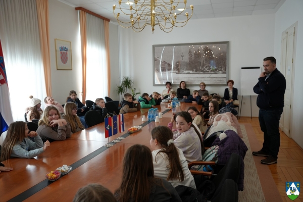 Učenici Osnovne &scaron;kole Braće Radić posjetili Županijsku upravu