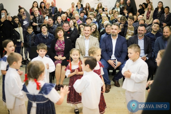Župan Golubić otvorio izložbu „Društveni život Peteranca u 20. stoljeću“