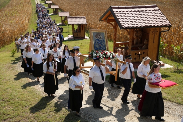 U duhovno-vjerskom kompleksu &bdquo;Podravski Jeruzalem&ldquo; svečano okrunjena slika Gospe od Kalvarije