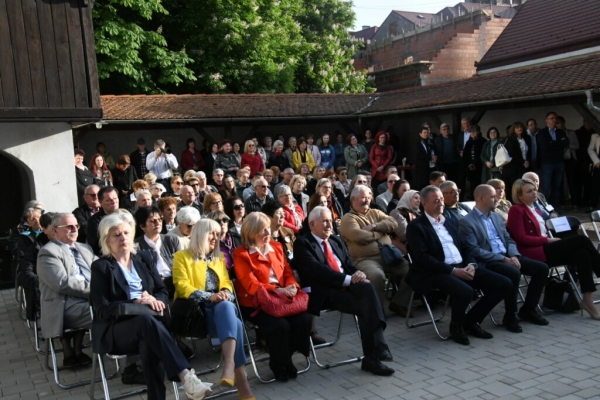 U Križevcima otvorena Međunarodna izložba čipke